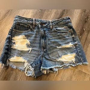 American Eagle Womens Strigid distressed jean shorts - size 6